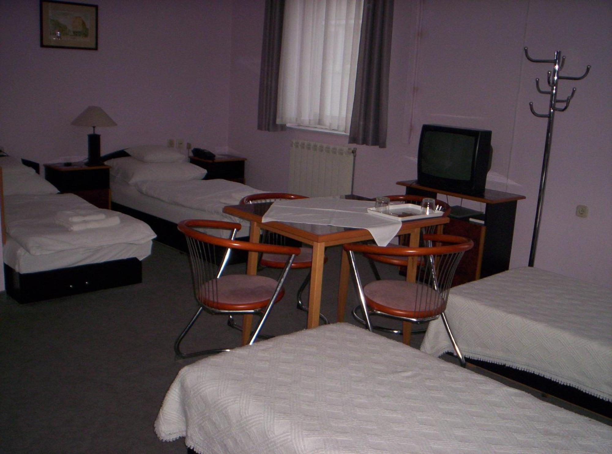 Apollo Motel Kecskemét Buitenkant foto