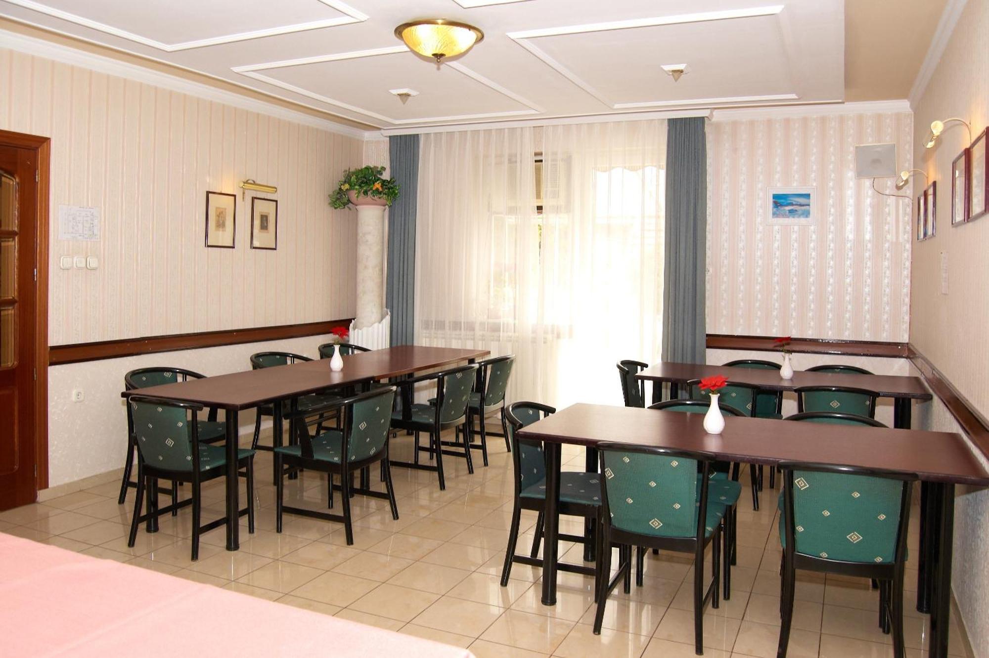 Apollo Motel Kecskemét Buitenkant foto