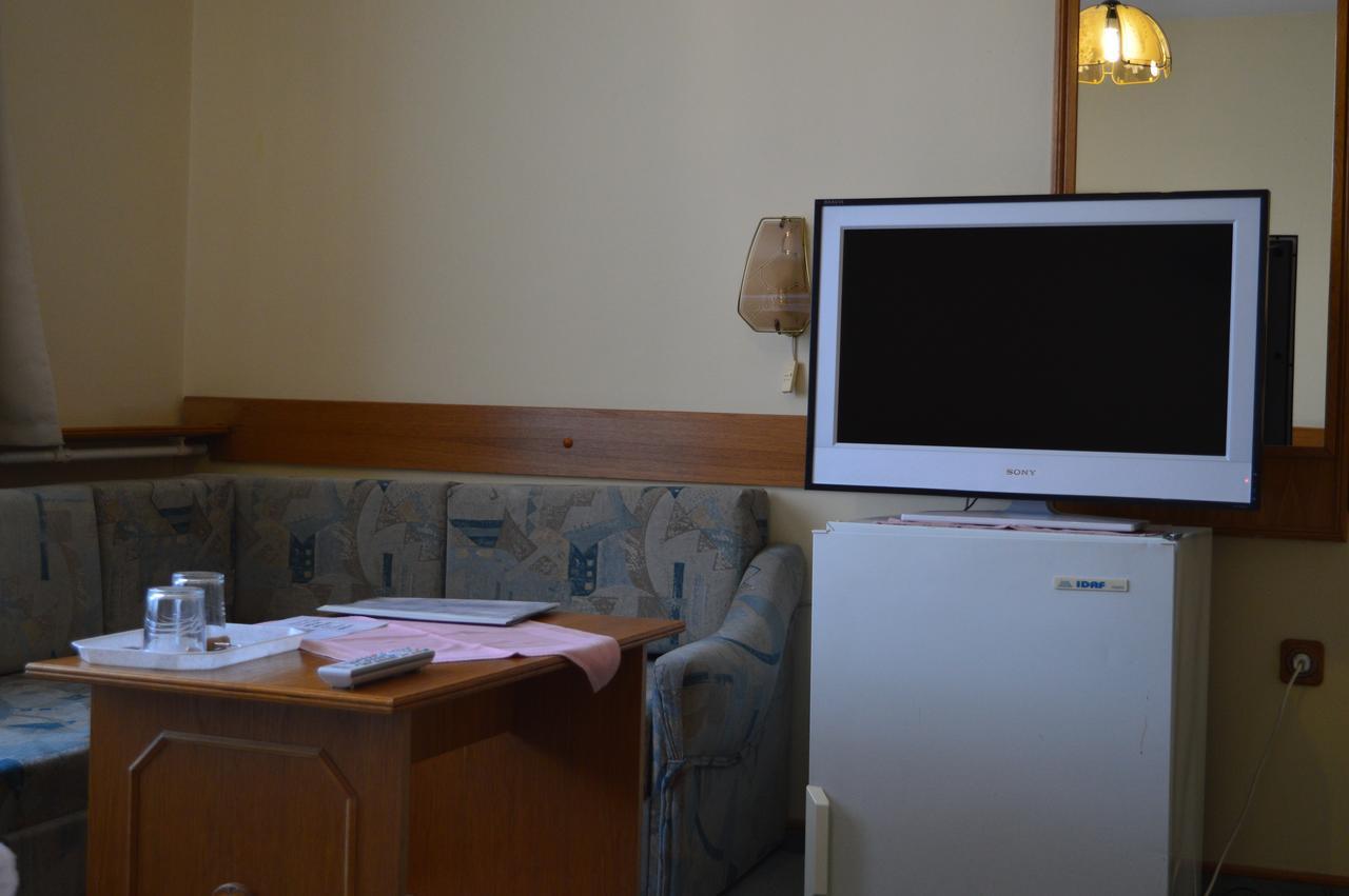 Apollo Motel Kecskemét Buitenkant foto