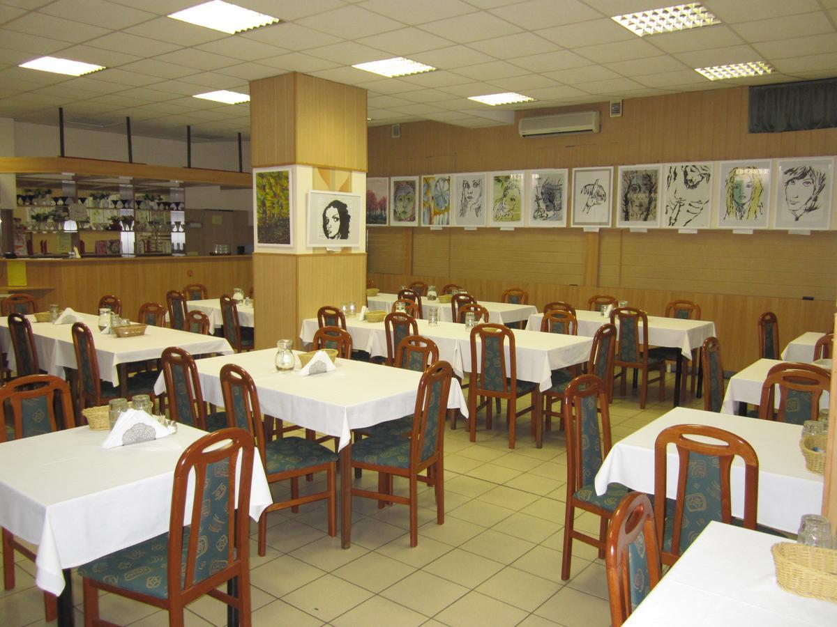 Apollo Motel Kecskemét Buitenkant foto